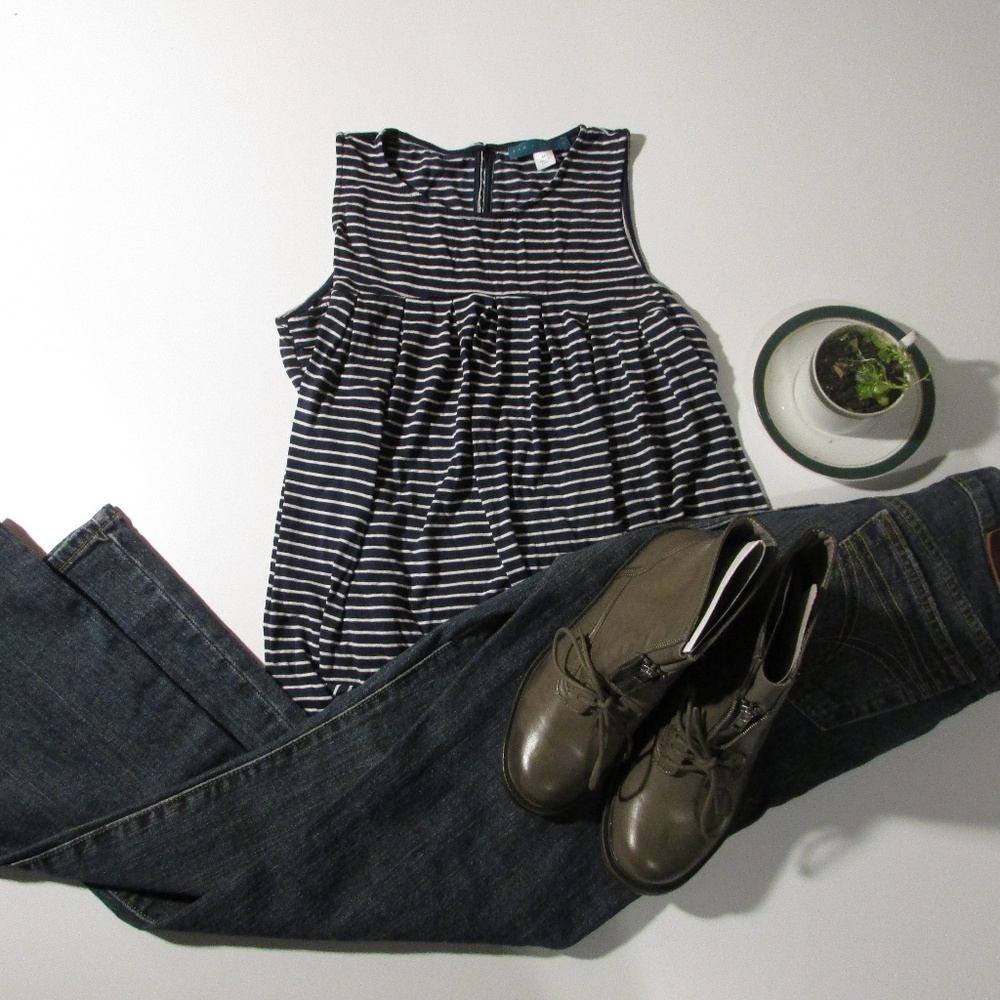 Womens Calvin Klein Flare Dark wash in size 4
